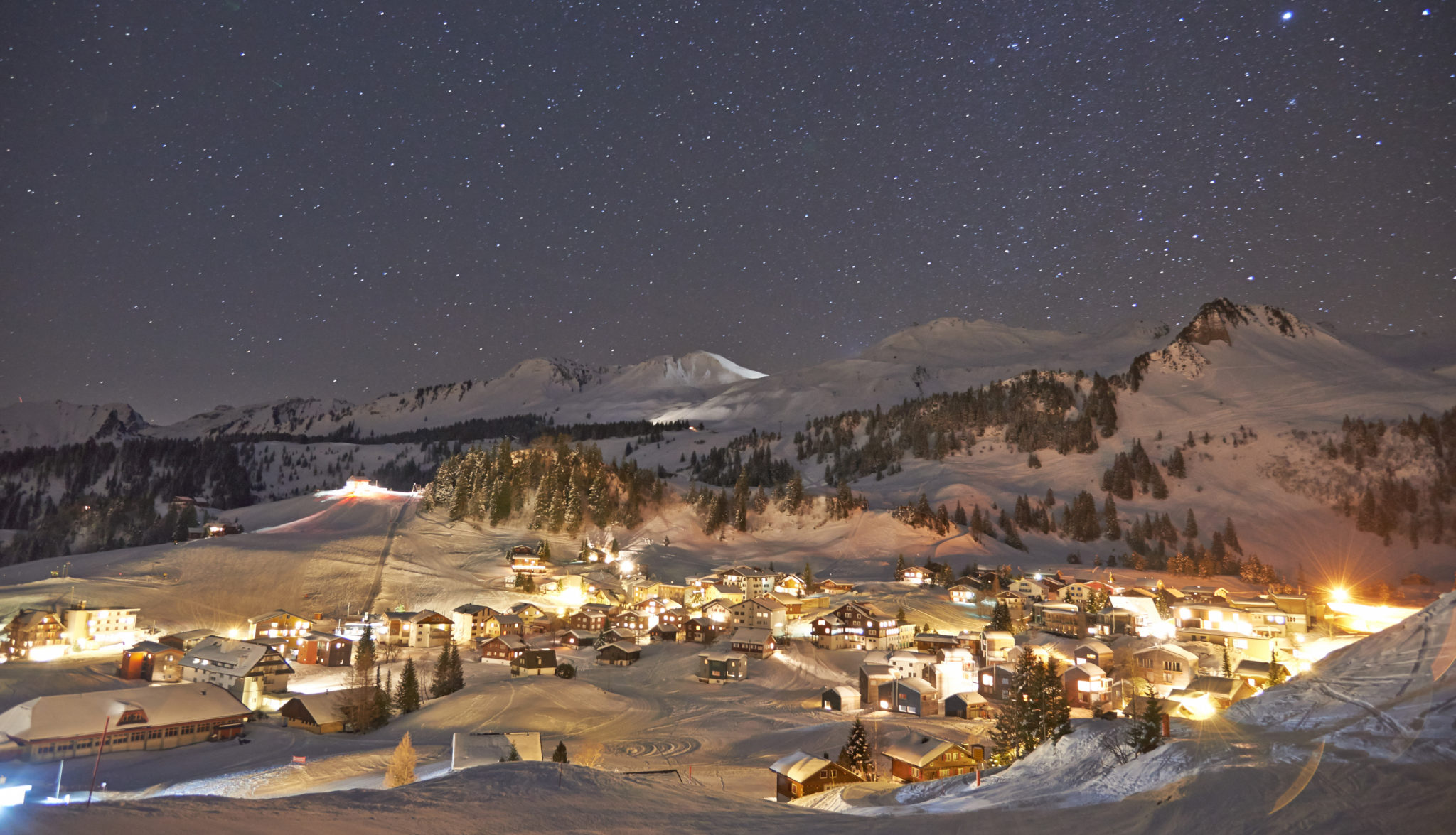 Stoos-Winter_Dorf by-Night_Martin Lötscher • Stoos