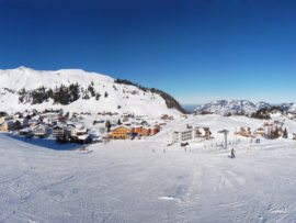 Blick vom Skigebiet auf Stoos