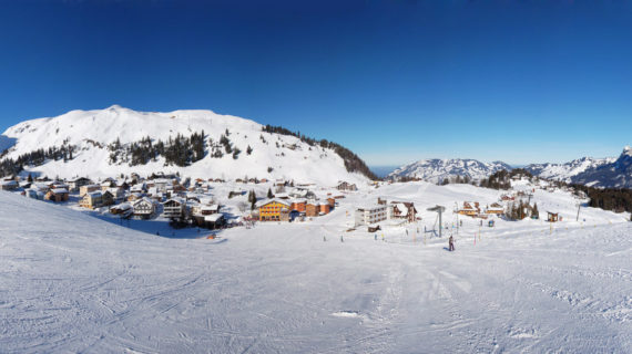 Blick vom Skigebiet auf Stoos