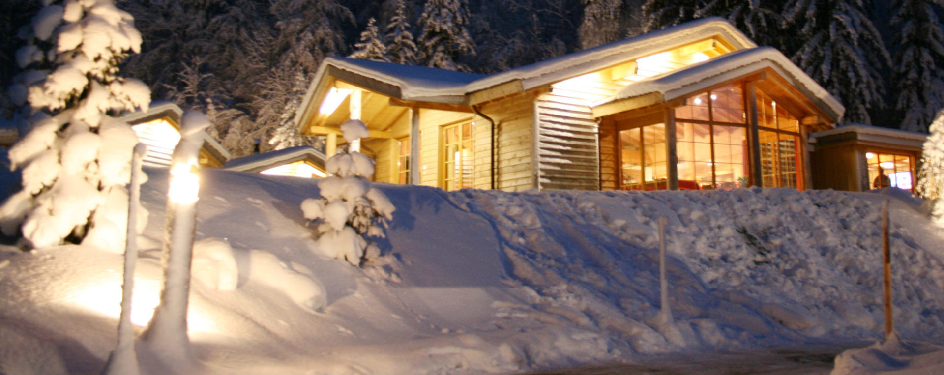 Erlebniswelt Muotathal Husky Lodge Aussenansicht Stoos